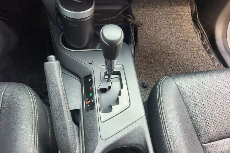 Used Toyota RAV4 2019 2.0L CVT Two-Wheel Drive Fashion X Limited Edition China V Standard
