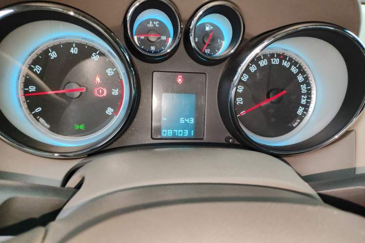 Used Buick GT 2010 GT 1.6L Manual Entry-Level Model Odometer Close Up