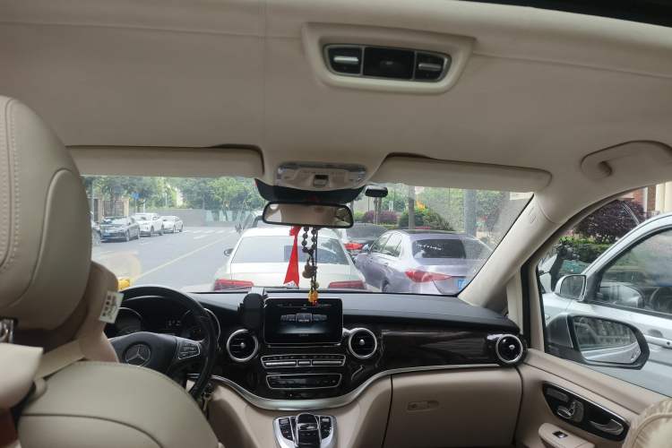 Used Mercedes-Benz V-Class 2016 V 260 L Prestige Extended Edition Headliner