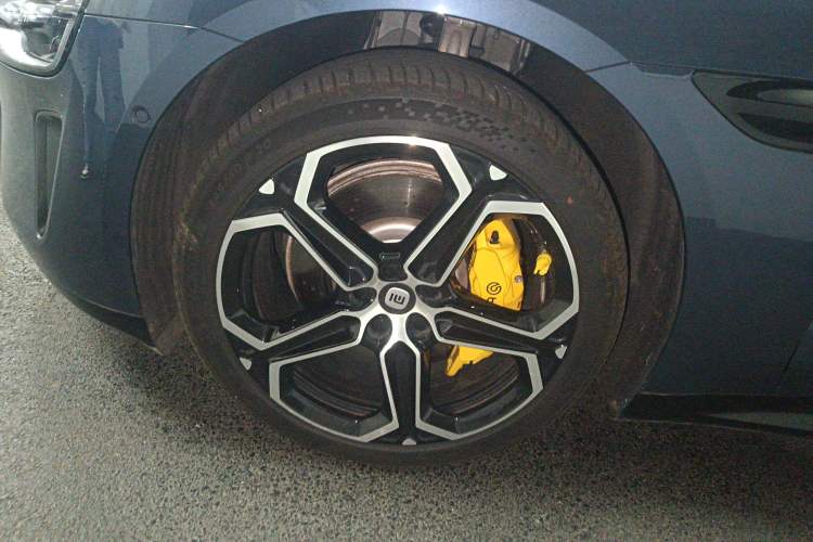 Used Xiaomi Auto SU7 2024 Rear-Drive Long-Range Intelligent Driving Version Exterior 4