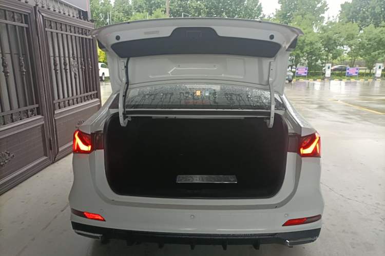 Used Roewe i5 2023 1.5L CVT Luxury Edition
