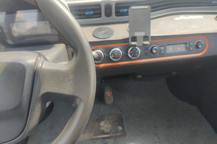 Used Wuling Hongguang MINIEV 2022 Zizai Version Lithium Iron Phosphate Audio And AC Panel