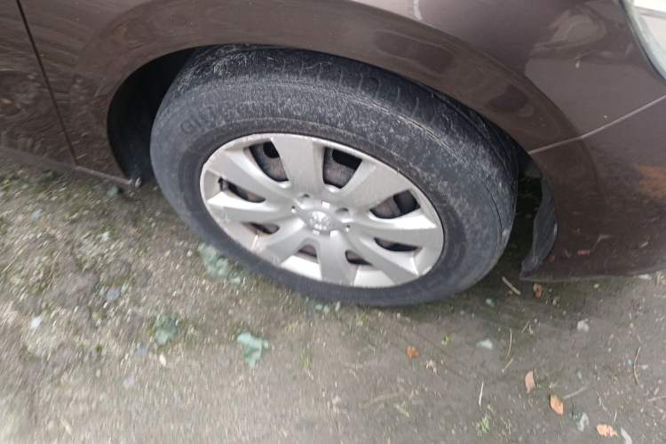 Used Peugeot 301 2014 1.6L Manual Comfort Edition Right Front Wheel Hub