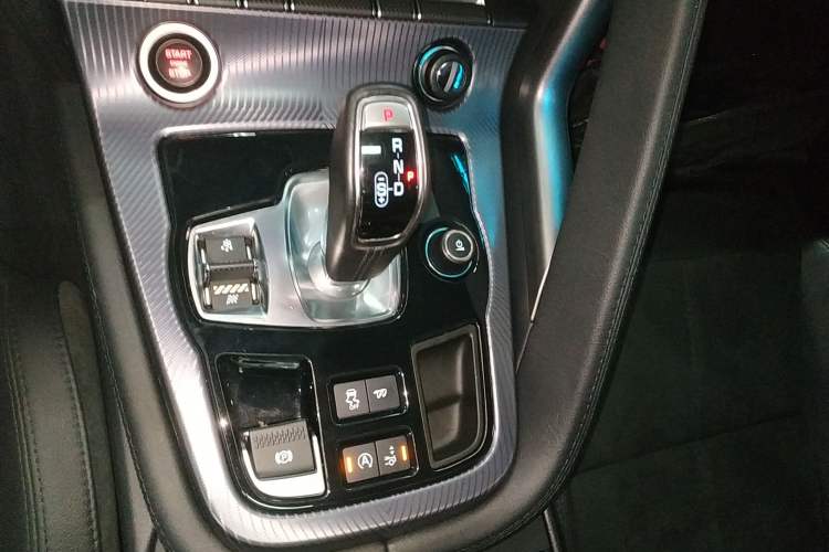 Used Jaguar F-TYPE 2021 P380 All-Wheel-Drive R-Dynamic Hardtop Version Gear Lever