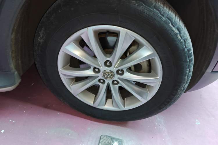 Used Buick Envision 2014 28T Four-Wheel Drive Elite Model Right Front Wheel Hub