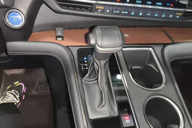 Used Toyota Sienna 2021 2.5L Hybrid Platinum Edition