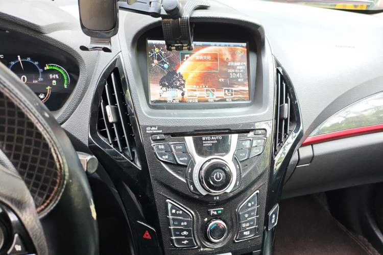 Used BYD Qin New Energy 2014 1.5T Cool Black Knight Flagship Model Audio And AC Panel