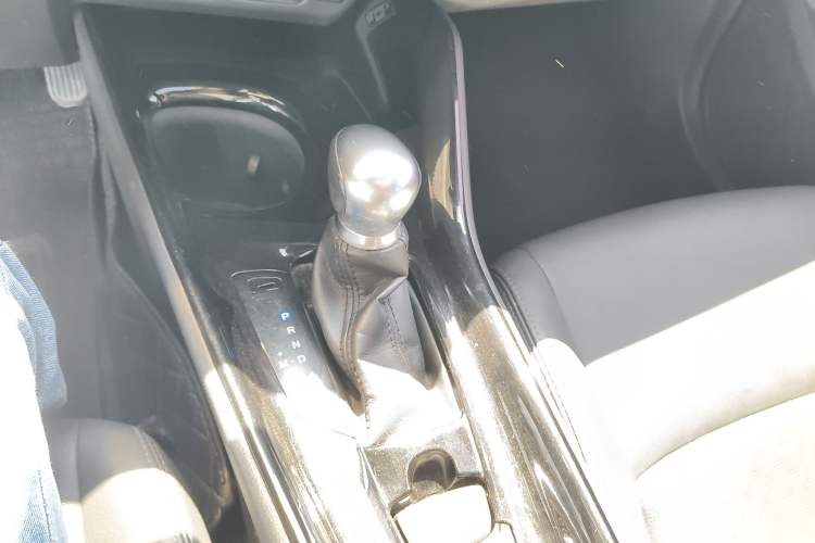 Used Toyota IZOA 2018 2.0L Yichi Edition China V Standard Gear Lever