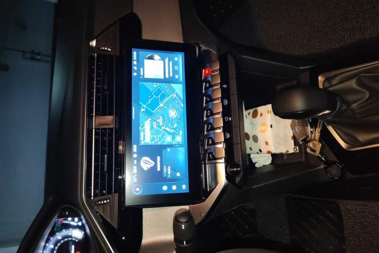 Used Peugeot 408 2022 1.6T Light-Chasing Edition Audio And AC Panel