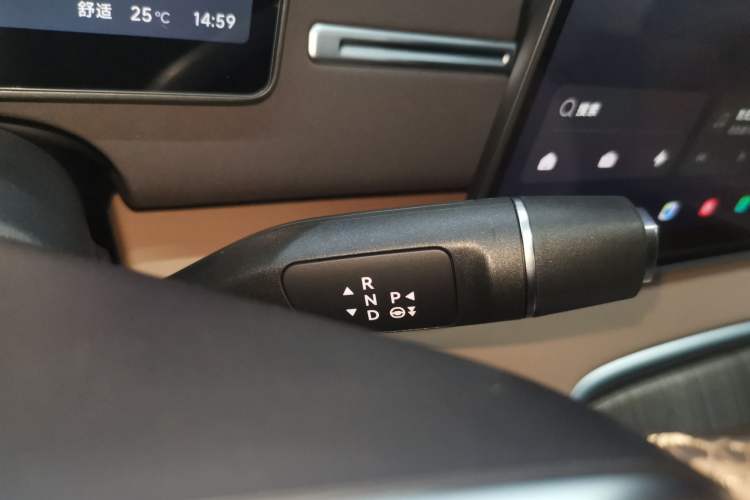 Used Leapmotor C11 2026 All-Electric 640 LiDAR Edition Gear Lever