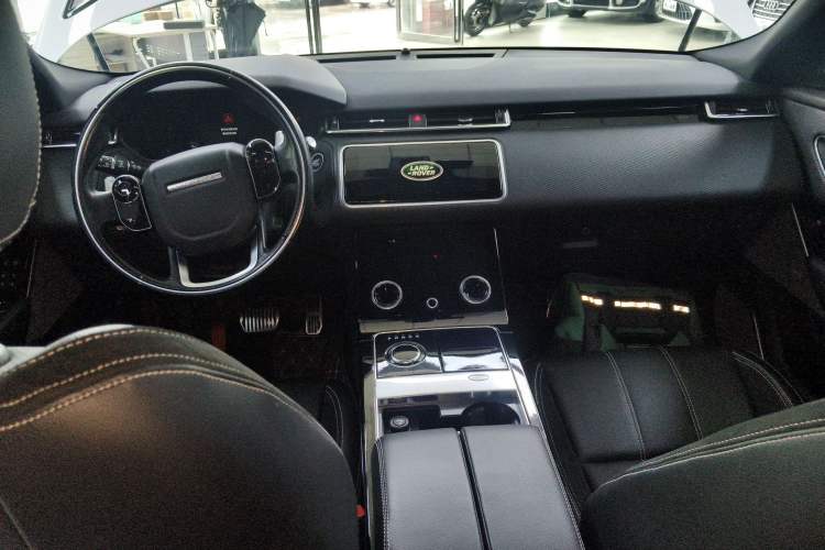 Used Land Rover Range Velar 2018 P380 R-DYNAMIC SE Center Console