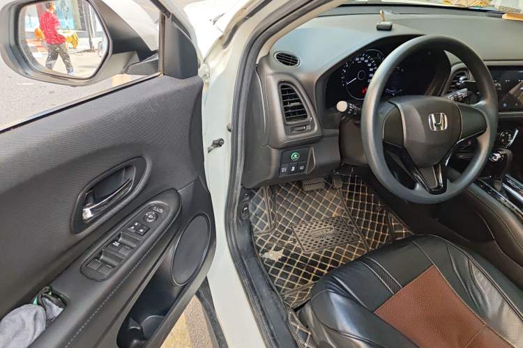 Used Honda Vezel 2020 1.5L CVT Elite Edition Driver Seat