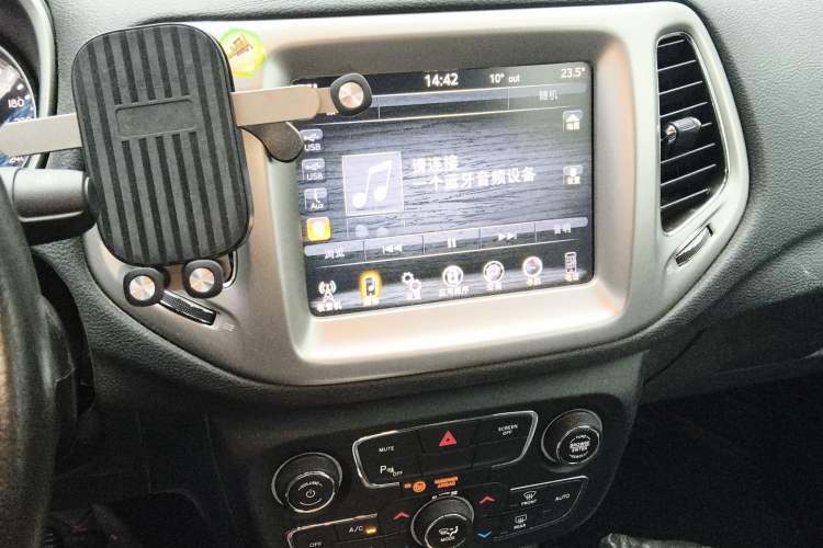 Used Jeep Compass 2017 200T Automatic Family Edition
