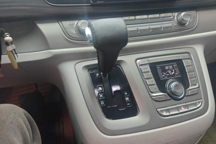 Used SAIC MAXUS G10 2016 2.0T Automatic Elite Edition Gear Lever