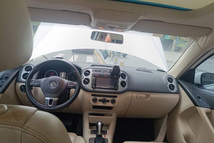 Used Volkswagen Tiguan 2013 1.8 TSI Automatic All-Wheel Drive Luxury Model Headliner