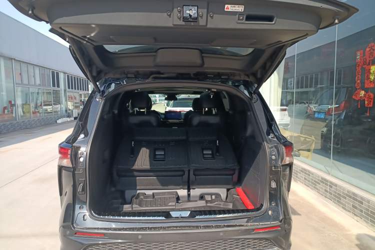 Used Toyota Granvia 2024 2.5L Hybrid Luxury Edition