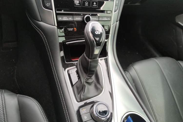 Used Infiniti Q60 2019 2.0T Luxury Edition
