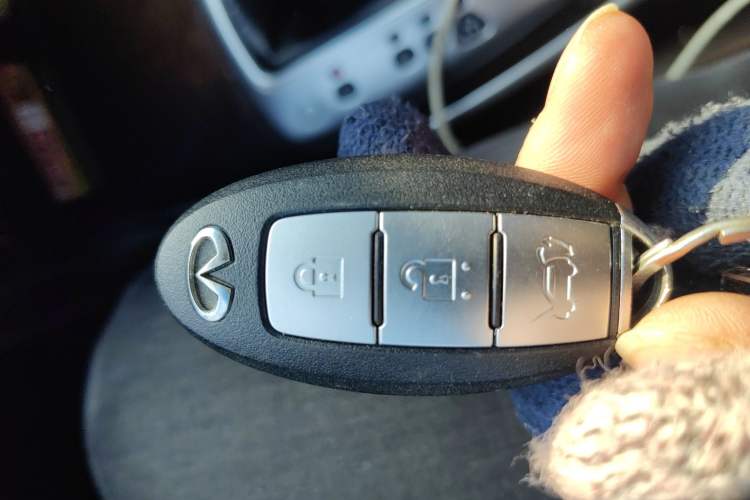 Used Infiniti QX60 2014 3.5L Four-Wheel Drive All-Terrain Version Vehicle Key