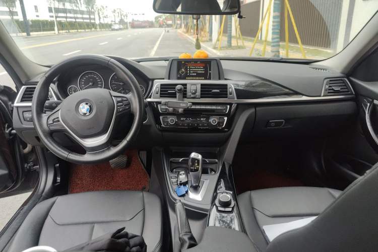 Used BMW 3 Series 2016 320Li Ambition Model Center Console