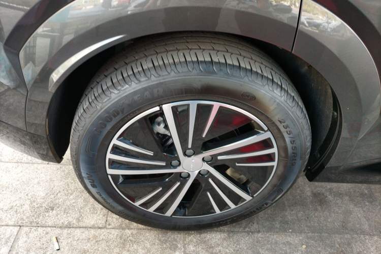 Used Lynk & Co 08 EM-P 2025 120km Long-Range Halo Exterior 8