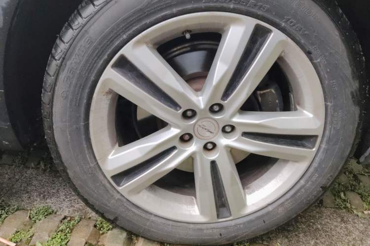 Used Zotye T700 2017 1.8T Dual-Clutch Prestige Model Right Front Wheel Hub