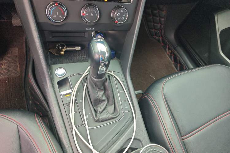 Used Volkswagen Tiguan L 2020 330TSI Automatic Two-Wheel Drive Luxury Edition China VI Standard