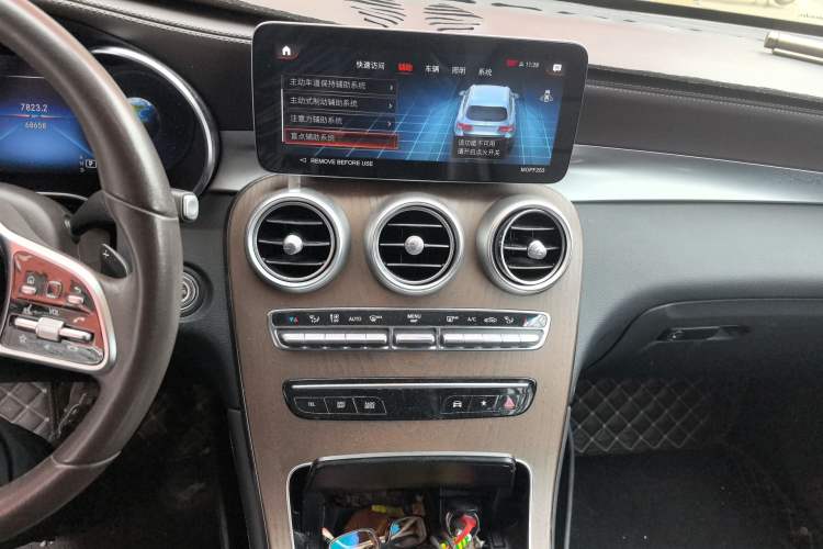 Used Mercedes-Benz GLC 2022 Refreshed GLC 300 L 4MATIC Dynamic Edition Audio And AC Panel