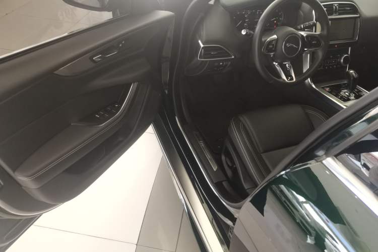 Used Jaguar XEL 2023 2.0T 200 PS R-DYNAMIC Youth Sports Edition
