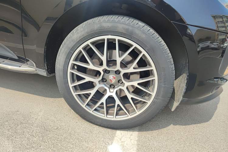 Used Porsche Macan 2020 Macan 2.0T Right Front Wheel Hub