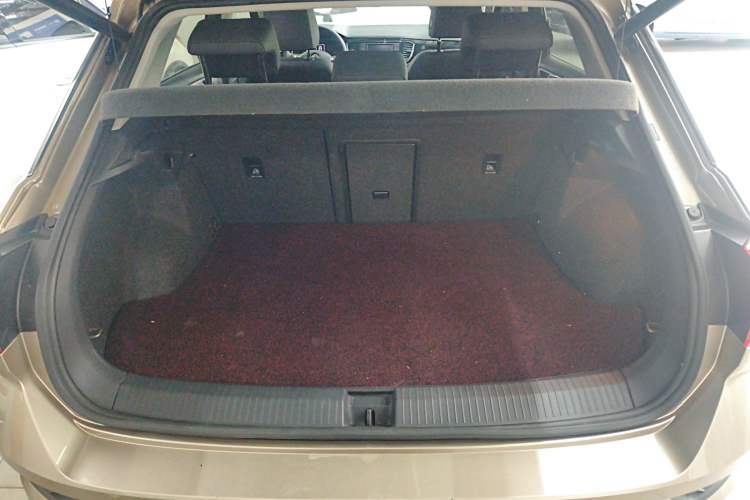 Used Volkswagen T-ROC 2018 280TSI DSG Two-Wheel-Drive Comfort Version China V Standard
