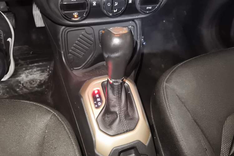 Used Jeep Renegade 2017 180T Automatic Jingneng Edition Gear Lever