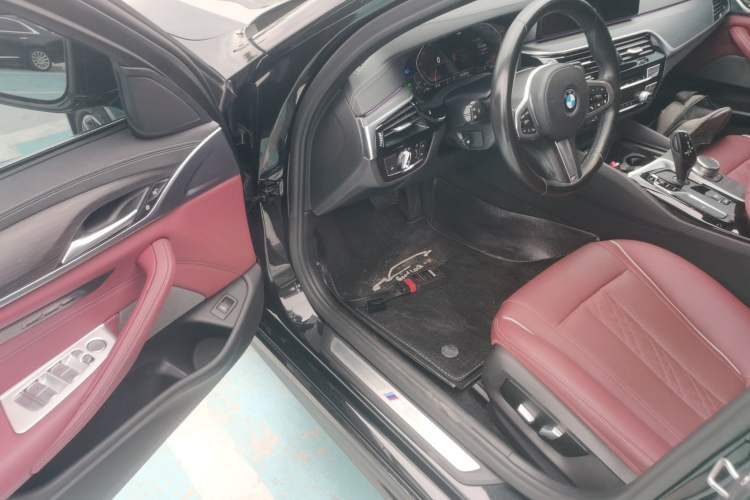 Used BMW 5 Series 2022 530Li Leading Model M Sport Package Driver Seat