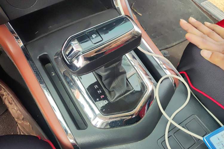 Used Dongfeng Ruichi 6 2020 2.3T Automatic 2WD Diesel Luxury Version China VI Standard Long Cargo Bed M9T
