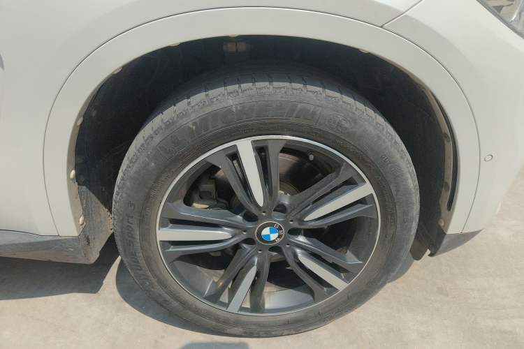 Used BMW X5 2018 xDrive35i Elegant Edition Right Front Wheel Hub