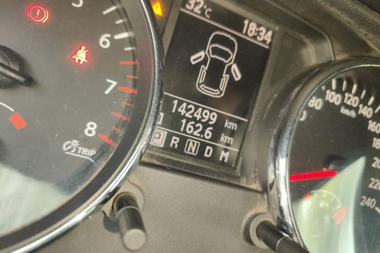 Used Nissan Qashqai 2012 2.0 XV LE CVT 2WD Odometer Close Up