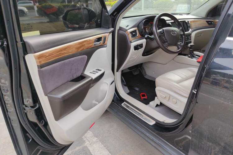 Used GAC Trumpchi GS8 2017 320T Two-Wheel Drive Luxury Smart Connectivity Version (7 Seats)