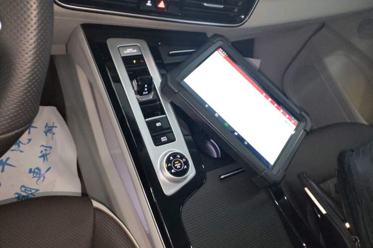 Used Volkswagen Tavendor 2024 380TSI All-Wheel-Drive R-Line Cruise Premium Edition Gear Lever