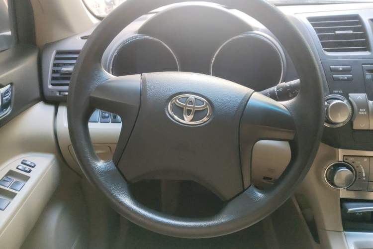 Used Toyota Highlander 2012 2.7L Two-Wheel Drive 7-Seater Elite Edition Steering Wheel