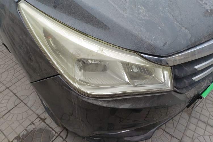 Used FAW Yingzhi 737 2015 1.5L Manual Deluxe Navigation Version Right Front Headlight