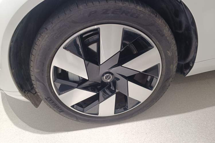 Used Volvo XC60 New Energy 2025 Plug-in Hybrid Long-Range All-Wheel Drive Smart Luxury Edition Exterior 4