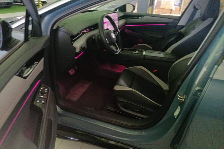 Used Volkswagen ID.7 VIZZION 2024 AIR model Left Front Seat