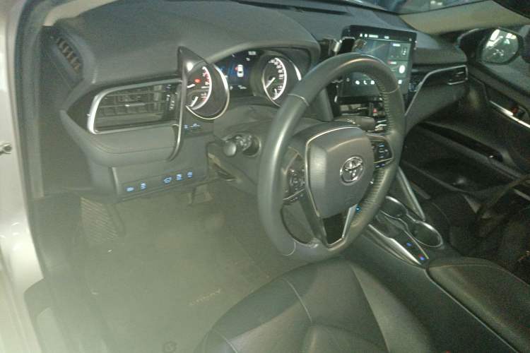 Used Toyota Camry 2021 2.0G Luxury Edition
