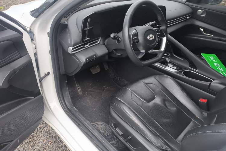 Used Hyundai Elantra 2021 1.5L CVT LUX Prestige Edition