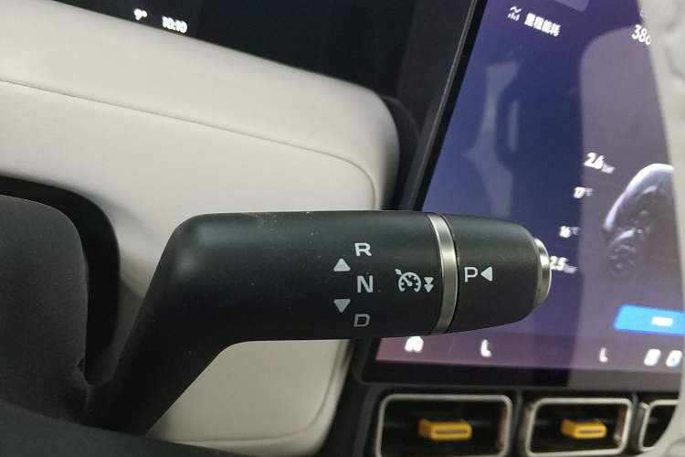 Used iCAR V23 2026 Model 550 Two-Wheel Drive Super Sports Edition Gear Lever