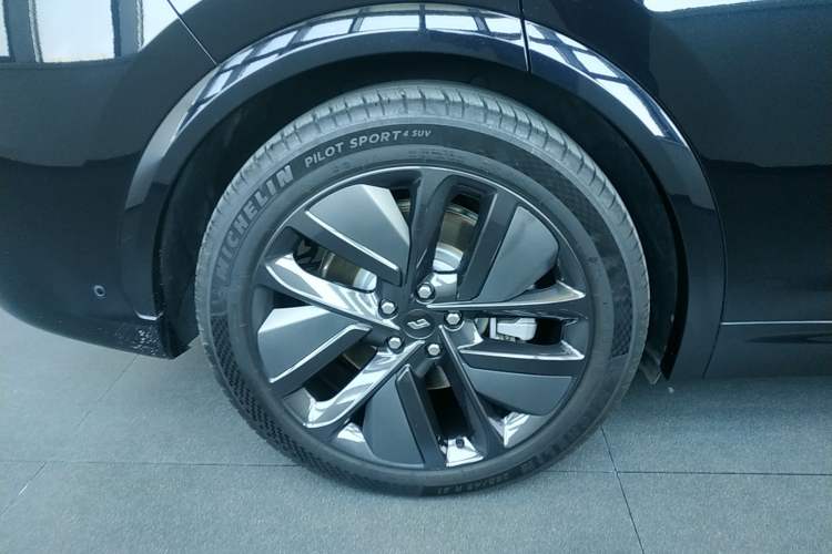 Used Li Auto L7 2024 MAX Model Right Rear Wheel Hub