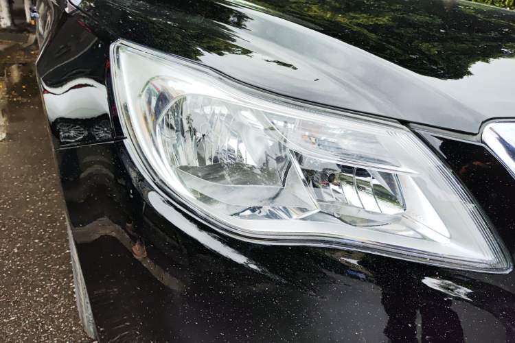 Used Roewe 950 2012 2.0L Comfort Edition Right Front Headlight