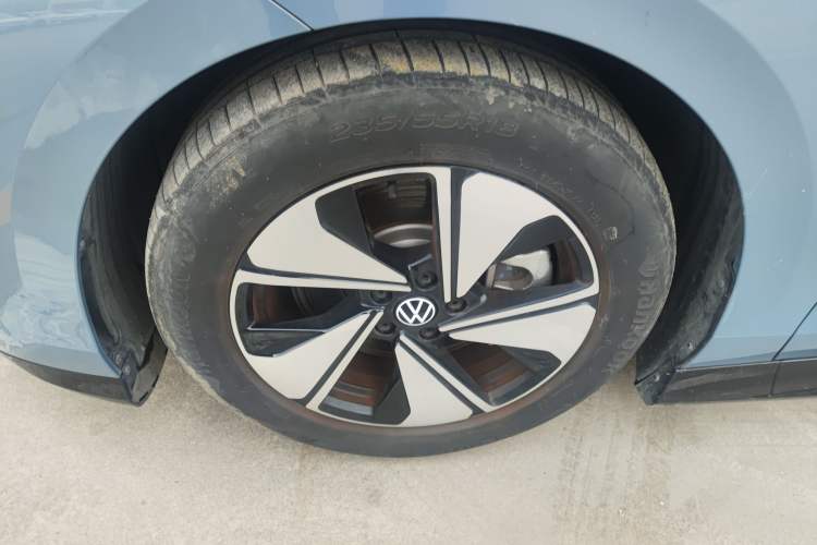 Used Volkswagen ID.7 VIZZION 2024 AIR model Left Front Wheel Hub