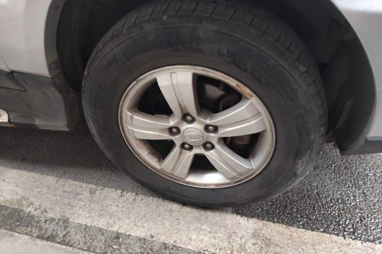 Used Kia Sportage 2012 2.0L Automatic Two-Wheel Drive GL Trim Right Front Wheel Hub