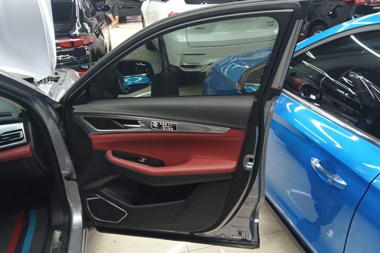 Used Changan CS85 COUPE 2023 1.5T DCT Luxury Version
