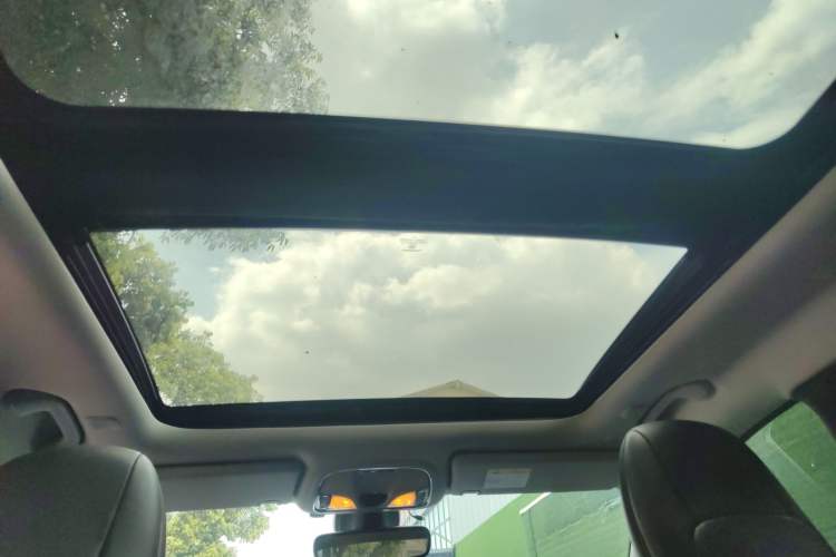 Used Jeep Cherokee 2019 2.0T Two-Wheel Drive Smart Enjoyment Version China VI
